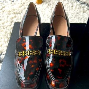 TORY BURCH patent loafer
